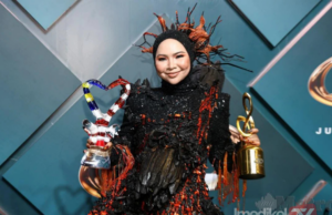 TERSEREMPAK LELAKI TAK DIKENALI UBAH FIKIRAN AINA ABDUL 100 PERATUS