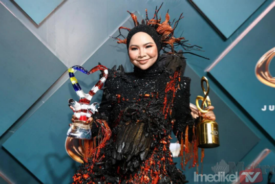 TERSEREMPAK LELAKI TAK DIKENALI UBAH FIKIRAN AINA ABDUL 100 PERATUS