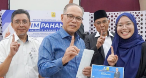 KERAJAAN PAHANG SEDIA RM300,00 BANTU ANAK PAHANG BELAJAR DI LUAR NEGARA