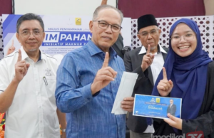 KERAJAAN PAHANG SEDIA RM300,00 BANTU ANAK PAHANG BELAJAR DI LUAR NEGARA