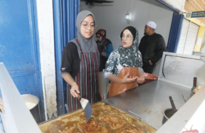 MURTABAK OPOR JAMILAH JADI BURUAN DI PEKAN