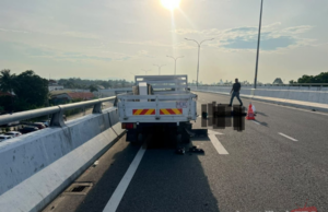 LELAKI MAUT MOTOSIKAL REMPUH LORI PARKIR DI FLYOVER WAKAF BHARU