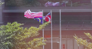 MPKU TUTUP SEMENTARA PREMIS PASANG BENDERA MALAYSIA DAN JOHOR TERBALIK