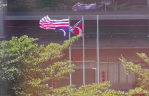 MPKU TUTUP SEMENTARA PREMIS PASANG BENDERA MALAYSIA DAN JOHOR TERBALIK