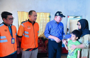 DUA BERADIK KEHILANGAN TIGA AHLI KELUARGA, JKM PAHANG HULUR BANTUAN RM2,000