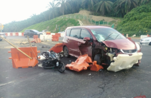 PENUNGGANG MOTOSIKAL MAUT BERTEMBUNG KERETA