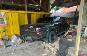 PIKAP REMPUH MOTOSIKAL SEBELUM TERBABAS LANGGAR RUMAH