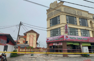 PANAHAN PETIR ROSAKKAN STRUKTUR BUMBUNG PASAR RAYA DI BEREK 12