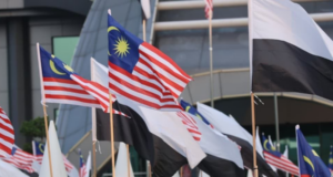 MBK PASANG 6,100 JALUR GEMILANG, 5,500 BENDERA PAHANG SEMPENA SAMBUTAN KEMERDEKAAN KE 69