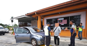 HAMPIR DUA JAM ENGGAN BERI KERJASAMA, DUA WARGA CHINA DITAHAN