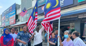 200 JALUR GEMILANG SIAP DIPASANG PADA KAYU DIEDAR ELAK KESILAPAN PEMASANGAN