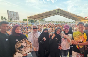 JUARA MUAY THAI ALIFF RAKIB HADIAHKAN BANGLO RM1 JUTA BUAT IBU BAPA