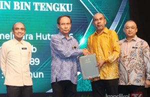 ‘RENJER TENGKU’ HAMPIR HILANG NYAWA BERDEPAN TIGA GAJAH LIAR