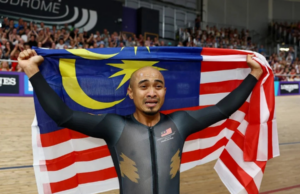 ‘SUAMI SAYA KINI JUARA SUKAN KOMANWEL’ – ATHIAH