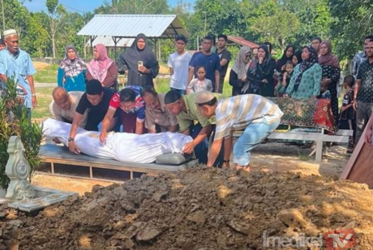 TIGA JENAZAH MANGSA NAHAS SELAMAT DIKEBUMIKAN DI MELOR