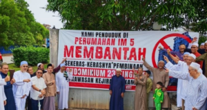 PENDUDUK BANTAH BINA KONDOMINIUM DALAM KAWASAN INDERA MAHKOTA LIMA
