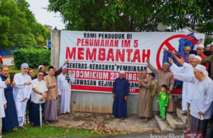 PENDUDUK BANTAH BINA KONDOMINIUM DALAM KAWASAN INDERA MAHKOTA LIMA