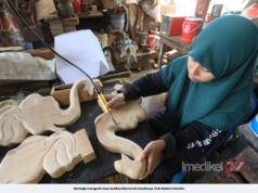 CEDERA KETIKA UKIR KAYU SUDAH JADI ASAM GARAM BUAT MARHAJA