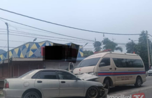 AMBULANS HILANG KAWALAN, LANGGAR DUA KENDERAAN