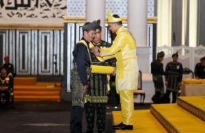 PELAKON EMAN MANAN DIANUGERAHKAN DATO’ PADUKA MAHKOTA TERENGGANU