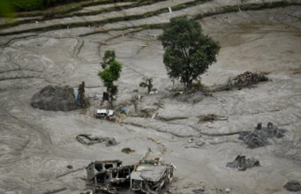 SEKURANG-KURANGNYA 2,500 BANGUNAN MUSNAH DALAM BANJIR DAHSYAT DI NEPAL