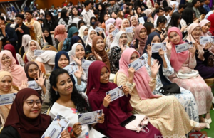 2,326 PELAJAR ANAK PAHANG CEMERLANG PEPERIKSAAN TERIMA INSENTIF RM2.42 JUTA