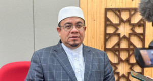 PENGANJUR SEMARAK MERDEKA 3.0 JELI BERDEPAN SAMAN
