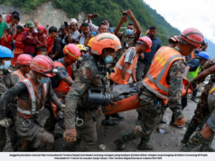 BANJIR NEPAL: 10 HARI TERPERANGKAP, DUA PEKERJA TEROWONG DISELAMATKAN