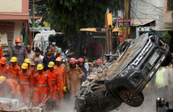 TIGA MAUT, RAMAI TERPERANGKAP BANGUNAN RUNTUH DI NEW DELHI