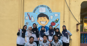 USM PERKASA KESIHATAN ORAL KOMUNITI SIAM MELALUI PROGRAM SAWADEE SMILES
