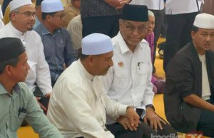 DR DZULKEFLY IMAMKAN SOLAT JENAZAH DR AINUL BARAAH