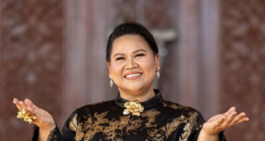 SHERRY ALHADAD GEMENTAR JAYAKAN TEATER MUZIKAL MANSUR DAN LIU