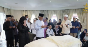 SULTAN PAHANG ZIARAH JENAZAH TUN DR SITI HASMAH, SANTUNI TUN DR MAHATHIR