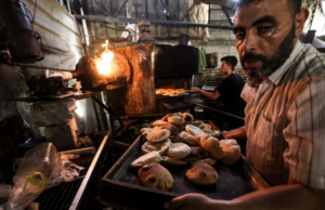 MESIR HANTAR LEBIH 280 LORI BANTUAN ATASI KEKURANGAN BEKALAN ROTI DI GAZA