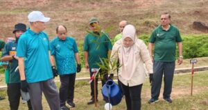 POLISAS TANAM 360 POKOK SEMPENA JUBLI EMAS