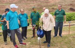 POLISAS TANAM 360 POKOK SEMPENA JUBLI EMAS