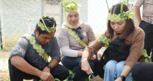 PESERTA TROPFOFEST TIMBA ILMU DENGAN ORANG ASLI JANDA BAIK