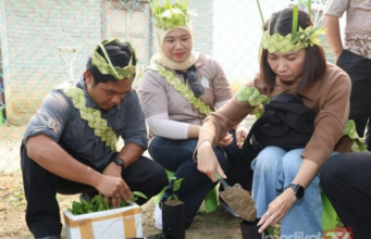 PESERTA TROPFOFEST TIMBA ILMU DENGAN ORANG ASLI JANDA BAIK