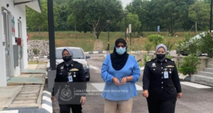 WANITA MENYAMAR PENGARAH KANAN IMIGRESEN DIDAKWA, DIPENJARA 12 BULAN, DENDA RM8,000