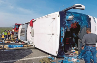 11 MAUT, 27 CEDERA NAHAS BAS PERSIARAN DAN TRAK TUNDA