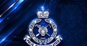 PENUNTUT UNIVERSITI RUGI RM32,115 DITIPU WANITA MENYAMAR PEGAWAI POLIS