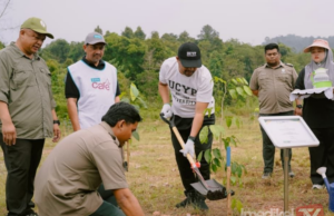 PENUNTUT UCYP UNIVERSITY TANAM POKOK DI HUTAN SIMPAN CHINI