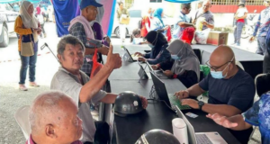 JPJ PAHANG AGIH 600 UNIT TOPI KELEDAR KEPADA KOMUNITI RAUB