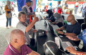 JPJ PAHANG AGIH 600 UNIT TOPI KELEDAR KEPADA KOMUNITI RAUB