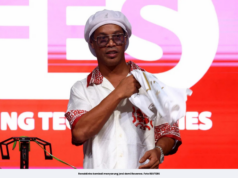 RONALDINHO KELUAR DARI PERSARAAN SELEPAS LAPAN TAHUN