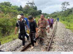JALAN DINAIKI AIR, BOMBA USUNG JENAZAH SUSURI LANDASAN KERETA API