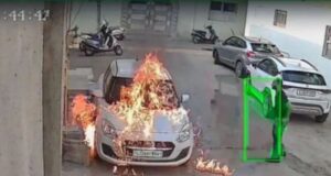 TAK TAHAN BUNYI PENGGERA, LELAKI BAKAR KERETA JIRAN